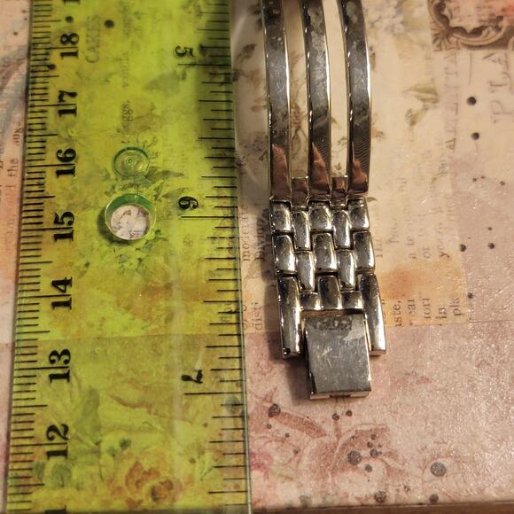 Vintage Embassy by Gruen Women’s Quartz Watch – Two Tone Rectangle Dial - Picture 5 of 10